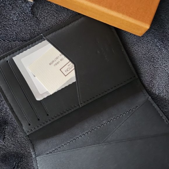 Louis Vuitton Card Holder LV - Picture 3 of 3